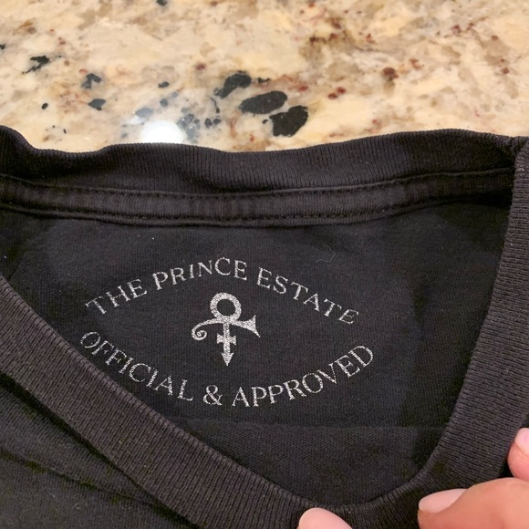 The Prince Estate. Size medium black t-shirt - Picture 2 of 3